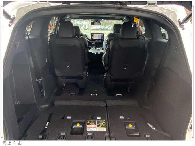 丰田全新塞纳运动版到店实拍搭2.5L/配熏黑套件-图7