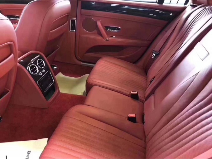 18款宾利飞驰V8S 超帅外形降价走量冲榜-图5