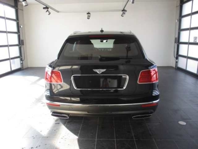 18款宾利添越 全时四驱四座越野惊喜巨献-图3