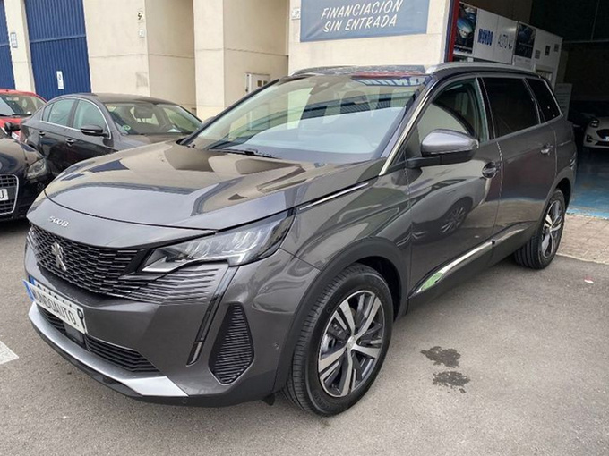 标致新款5008到店实拍搭1.5L引擎/换8AT变速箱-图1