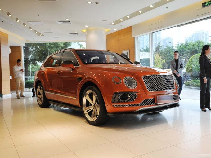 2018款宾利添越大幅降价 最豪华SUV特供-图1