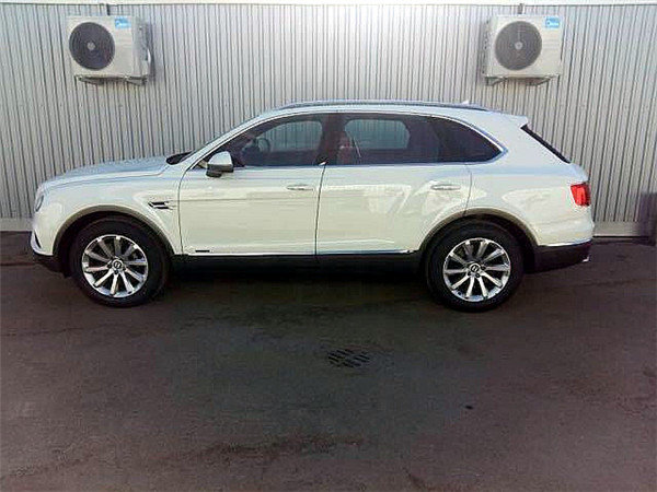 实拍18款宾利添越 最帅气SUV津港大放价-图3