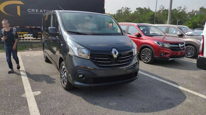 转帖2018广州车展探馆:雷诺旗全新下mpv—trafic