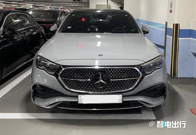 奔驰全新E级现身街头下半年国产开售/尺寸加长-图1