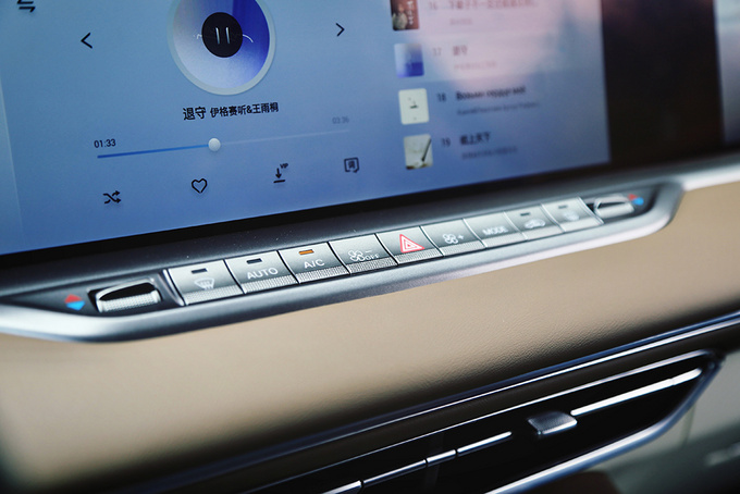 场地试驾岚图FREE 零百加速4秒的SUV是什么体验-图11