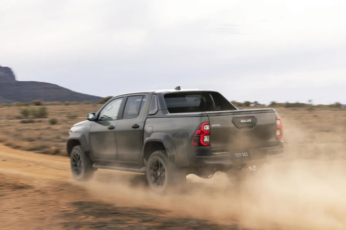 豐田新款HiLux輕混車型油耗公布省7.1-9.5油耗-圖8