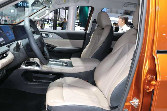 用车成本骤降+续航里程飙升 全球首款超级增程皮卡首发亮相-图9