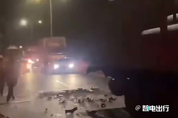 理想L7惨烈车祸车顶消失AB柱全断网友比奇瑞差远了-图2