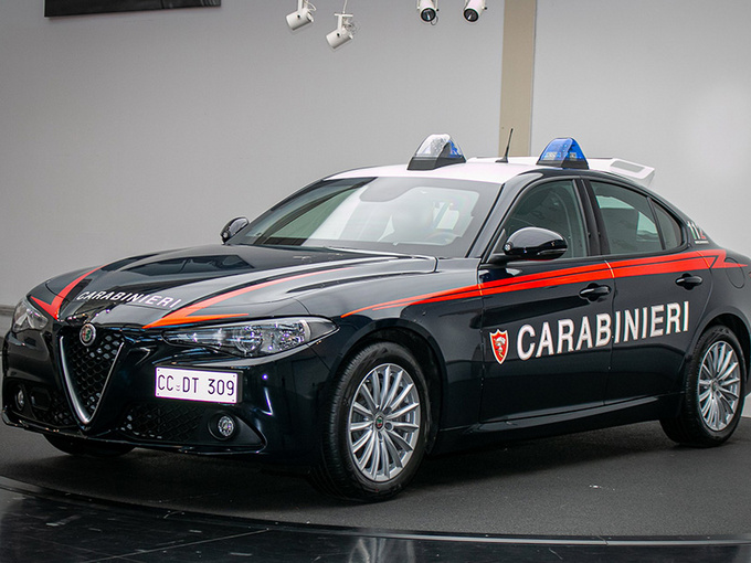 阿尔法&middot;罗密欧Giulia装甲版 搭2.0T/内部配置丰富-图1