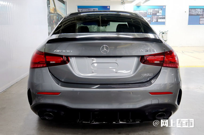 奔驰新款A级AMG实车曝光换直瀑式格栅 尺寸减少-图2