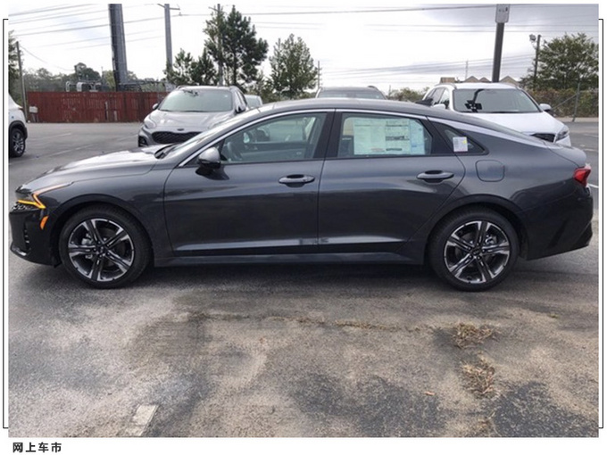 起亚全新K5实拍曝光 换搭悬浮中控屏/配贯穿式尾灯-图2