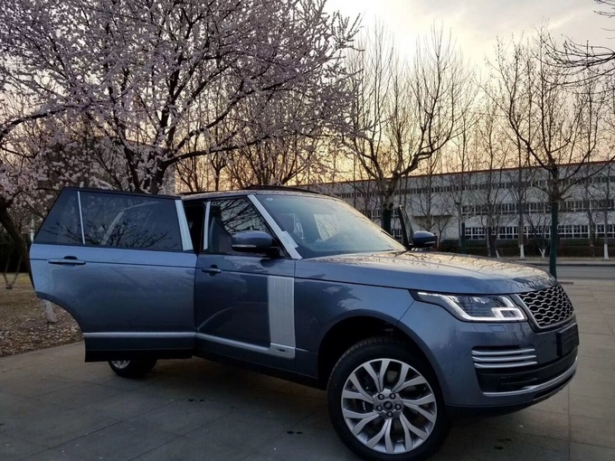 路虎揽胜创世加长汽油版 强实力风靡全球-图2