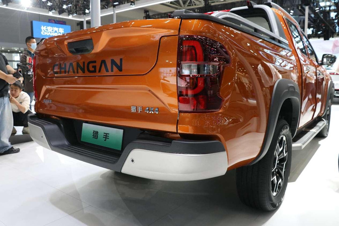 用车成本骤降+续航里程飙升 全球首款超级增程皮卡首发亮相-图5