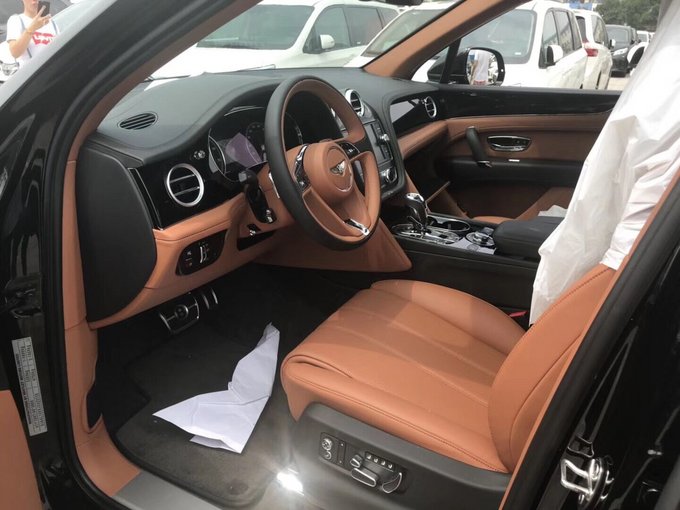 18款宾利添越 首台4.0TV8汽油版SUV降税-图7