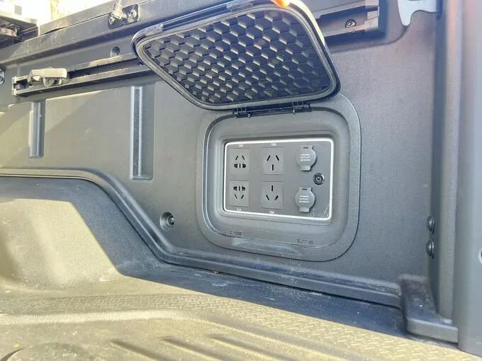 引领未来新能源皮卡市场发展四驱纯电皮卡吉利雷达地平线亮相-图9