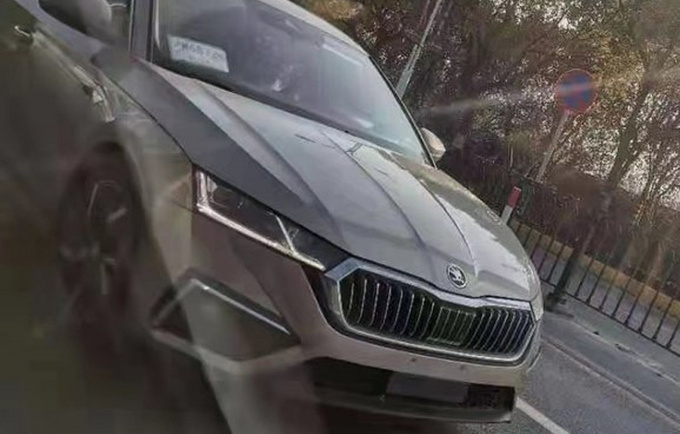 斯柯达全新明锐实车街拍 尺寸接近速腾 二季度上市-图1