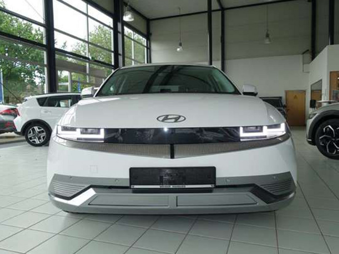 现代IONIQ 5进店实拍像素风格尾灯/配悬浮双联屏-图1