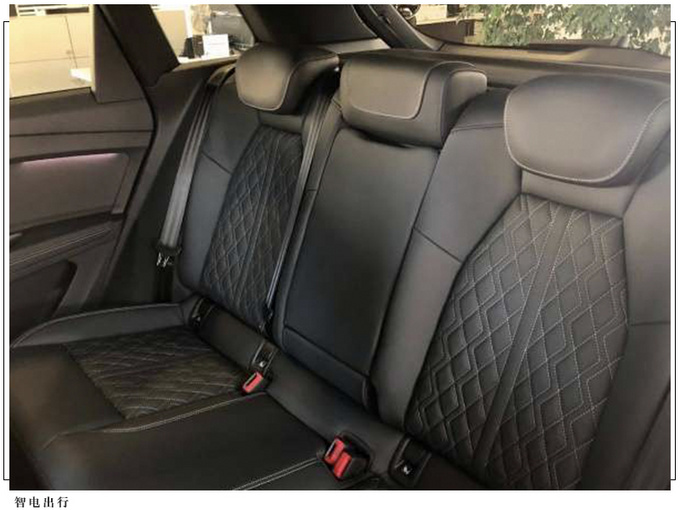 奥迪Q4 e-tron进店实拍多边形格栅/配贯穿尾灯-图5