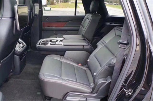 2018款林肯领航员 空间大性能优表现不俗-图8