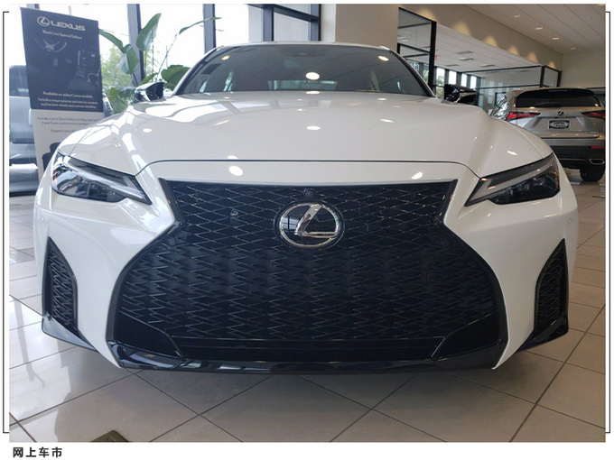 雷克萨斯全新IS实拍搭3.5L引擎/熏黑贯穿式尾灯-图6