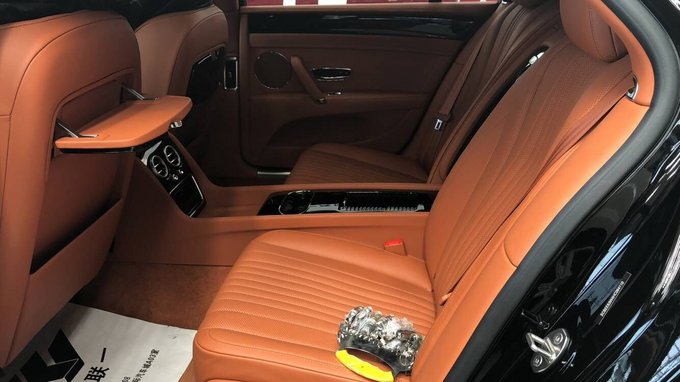 17款宾利飞驰V8S四座 给力车型特价急出-图9