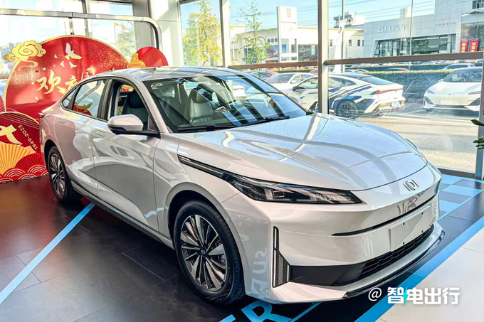 长安启源A05本月上市 4S店预售9.99万元起-图1