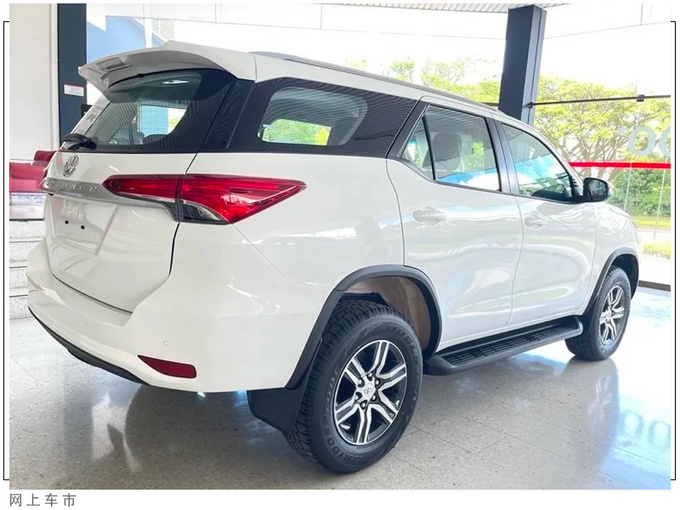 丰田小普拉多进店实拍搭2.7L/硬派外观造型-图4