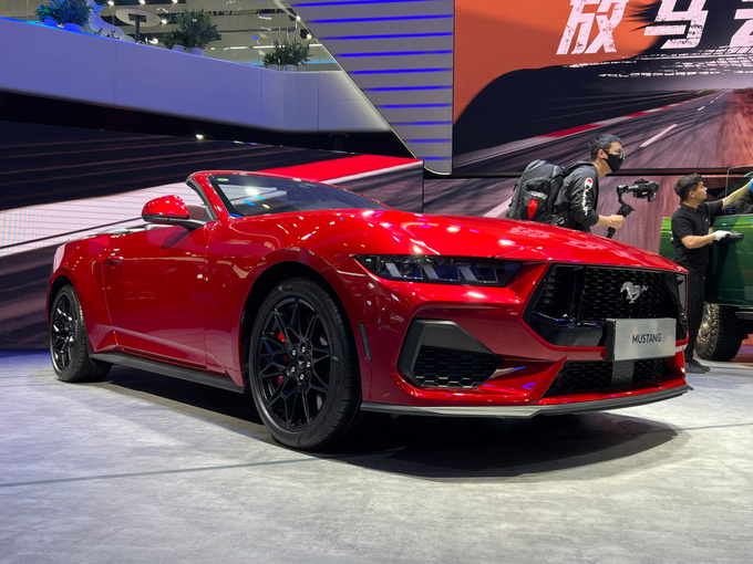 2024北京车展传奇再现全新福特Mustang敞篷版实拍体验-图3