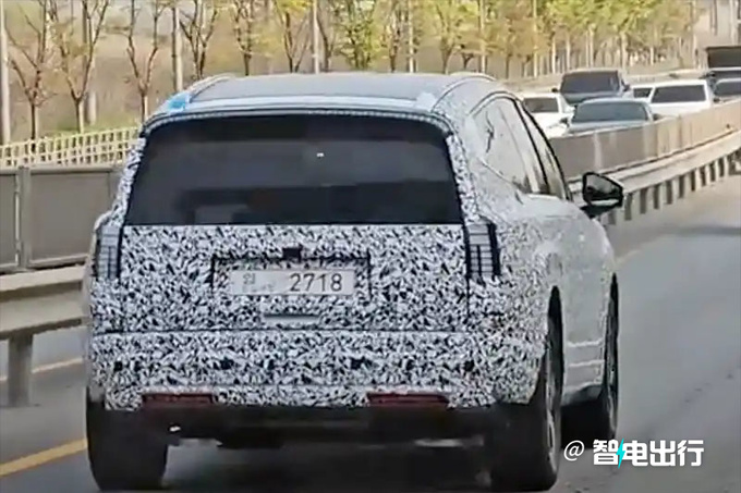 现代全新旗舰级大型SUV曝光未上市就更名/外观再改动-图5