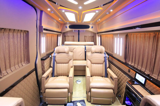 曲屏款奔驰斯宾特商务车 温馨舒适新体验-图8