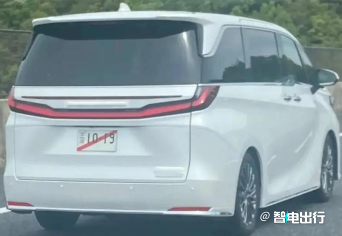 雷克萨斯全新LM现身街头尺寸加长/动力超GL8-图4