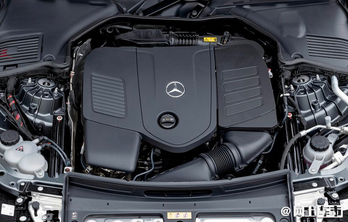 奔驰全新C级插混版国内实拍 预计搭载2.0T发动机-图1