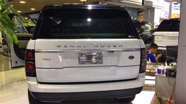 2018款路虎揽胜行政版 越野性能全新升级-图3