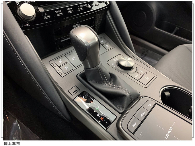 雷克萨斯全新IS实拍搭3.5L引擎/熏黑贯穿式尾灯-图10