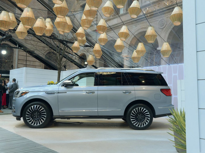 18款林肯领航员 豪华品质越野车咆哮底价-图3