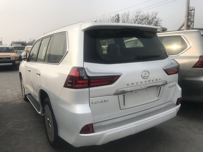 18雷克萨斯LX570铂金版 PK路虎不落下风-图4