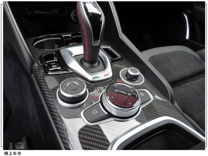 阿尔法罗密欧Giulia实拍搭2.0T/配倒三角格栅-图7