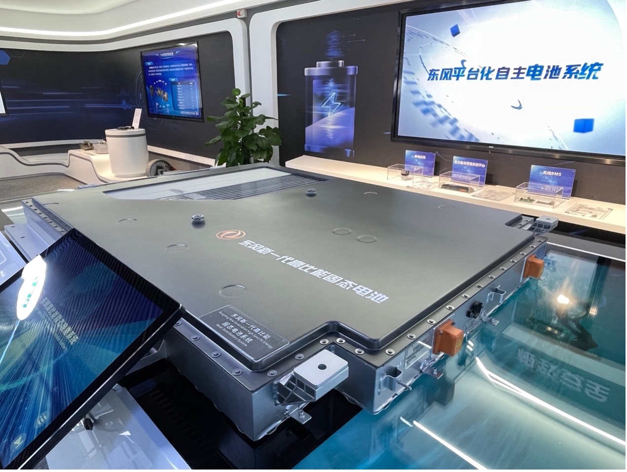 加入国民纯电小车之争 东风纳米01正式亮相-图4