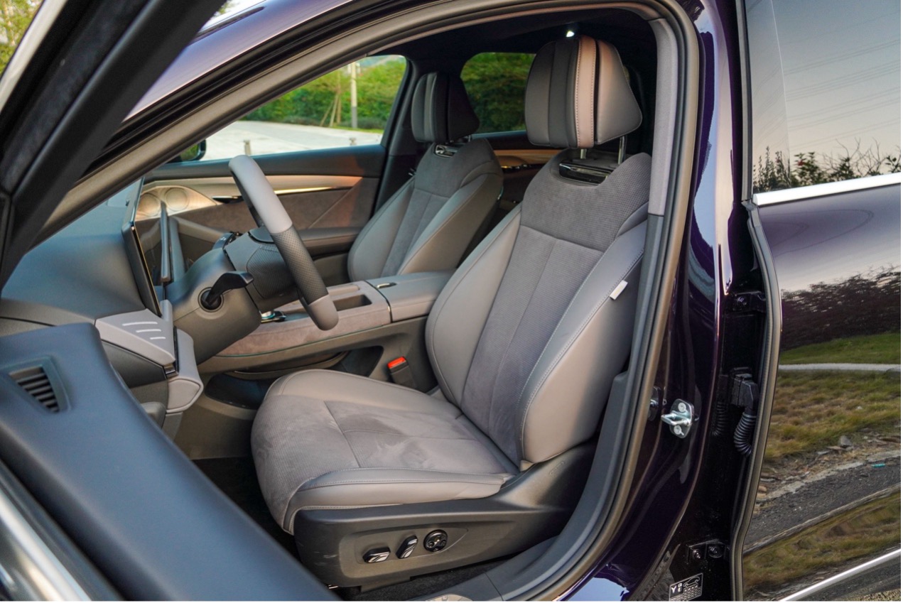 開創(chuàng)混動豪華新時代 嵐圖追光PHEV到底值不值-圖12