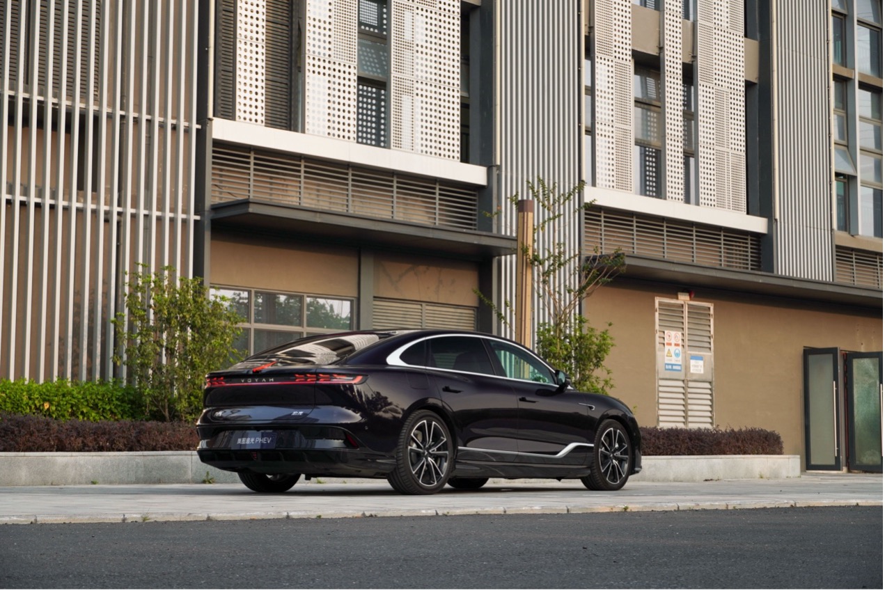 開創(chuàng)混動豪華新時代 嵐圖追光PHEV到底值不值-圖2