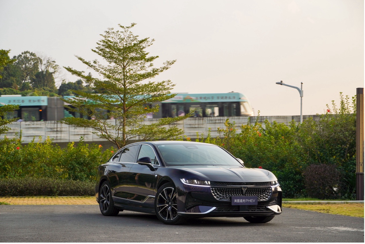 混动之王还能玩转智能化 岚图追光PHEV这也太卷了吧-图1
