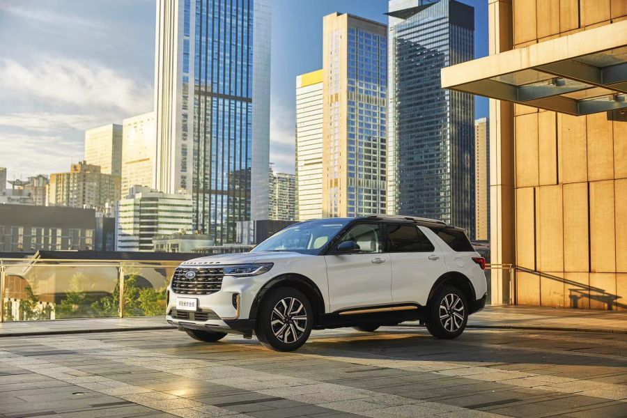 不到40万就能坐上百万级豪车这台车直接秒杀BBA-图9