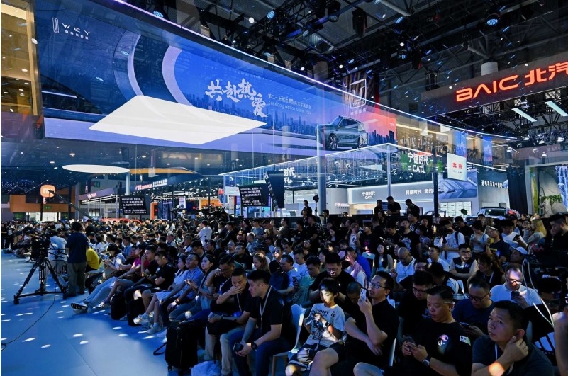 全新蓝山 “中国家庭第一台“真”智驾新豪华SUV”