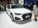 奥迪 A4 Avant 白色