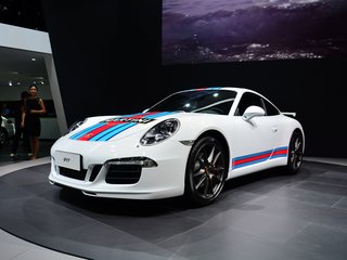 911