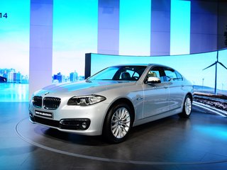 宝马530 混合动力