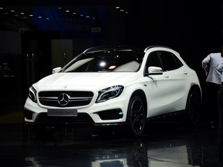 奔驰GLA级AMG45