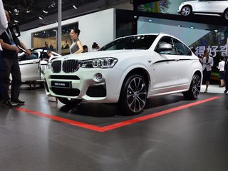 宝马X4 M40i