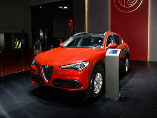 阿尔法罗迷哦Stelvio