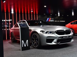 宝马M5雷霆版